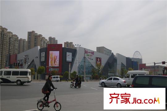 弘陽旭日上城距離弘陽二期500米處的沃爾瑪