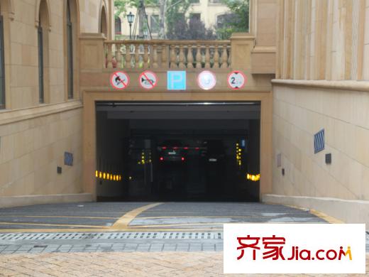 綠城理想之城項目內(nèi)地下停車場