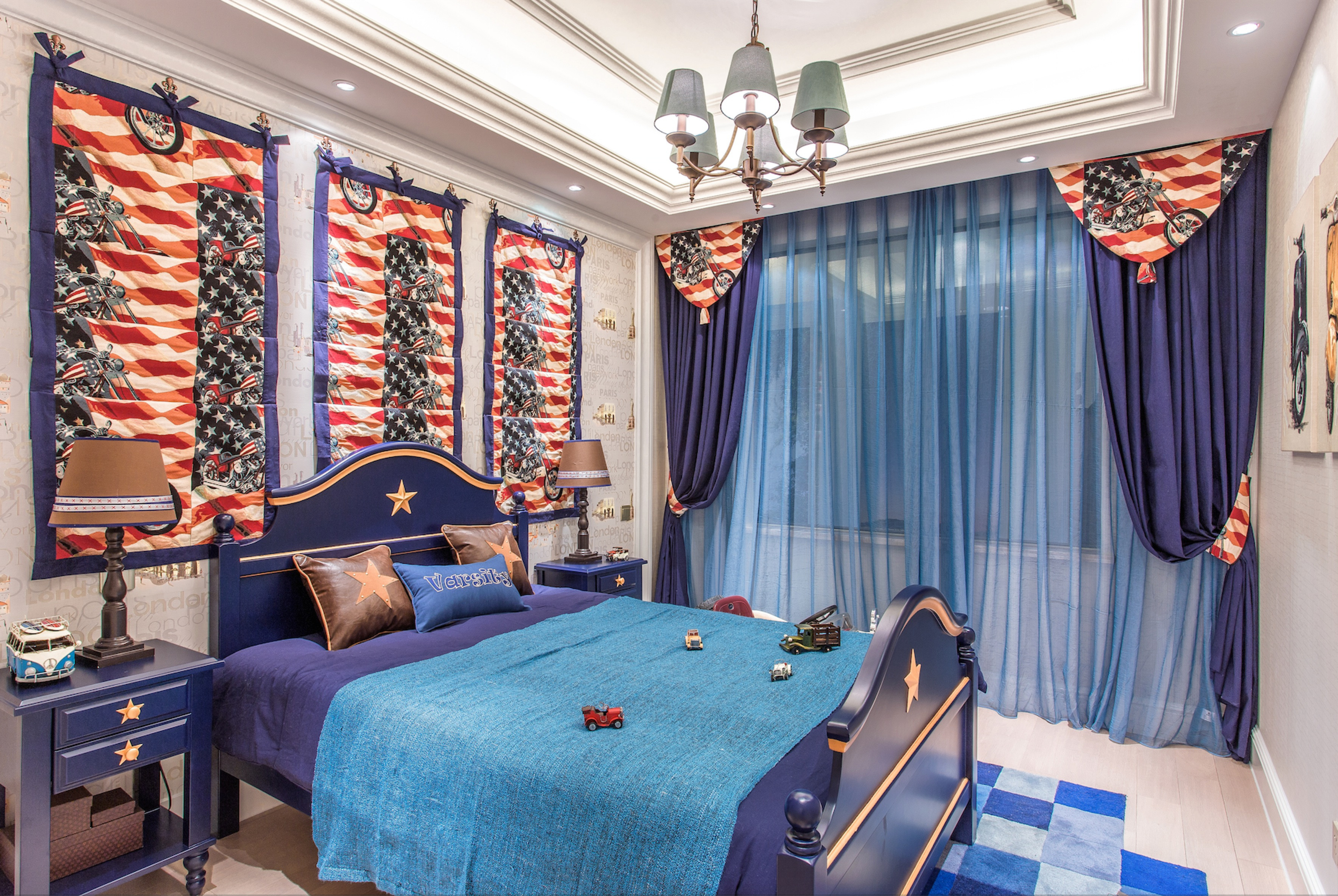 140平米以上装修,三居室装修,20万以上装修,卧室,简欧风格,床上用品,窗帘,卧室背景墙,蓝色