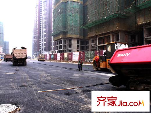 嶺南神韻通往華潤(rùn)商業(yè)廣場(chǎng)的道路 