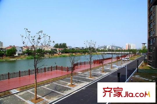 楚河花園向南50米楚河風光帶