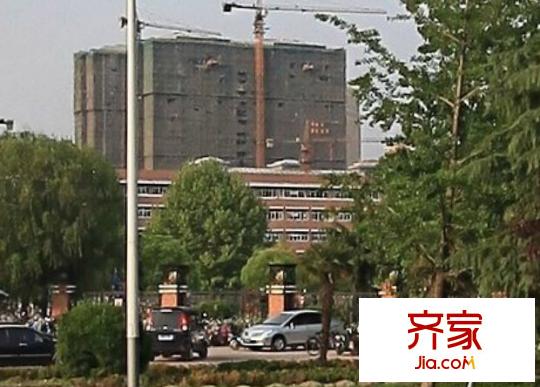 現(xiàn)代漢城外景圖1