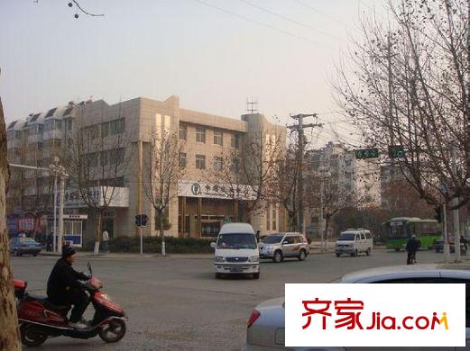 藍(lán)柏灣向北700米農(nóng)業(yè)銀行