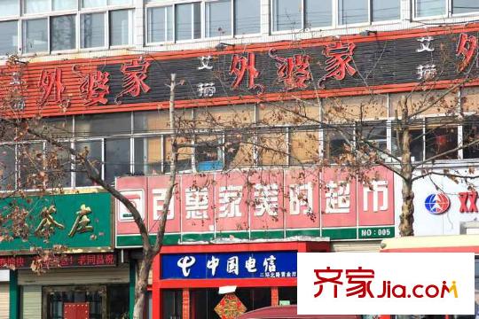 鼓樓廣場(chǎng)向東約200米超市