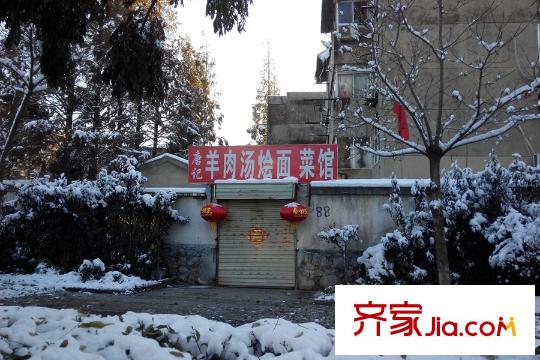 山水龍瑞向南約30米羊肉館