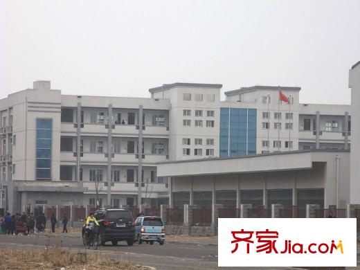 煌庭棕櫚灣向西約1500米大馬路小學(xué)生態(tài)園分校