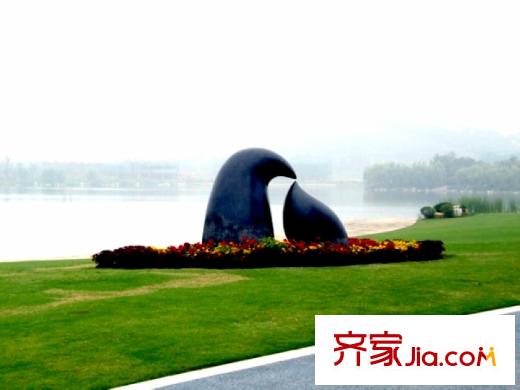 保利鑫城項(xiàng)目東3000米金龍湖公園