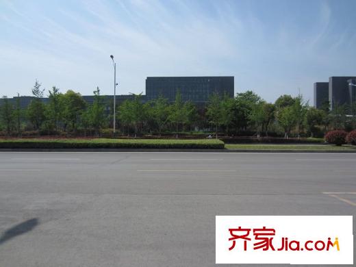 綠地商務(wù)城向南15米市政府