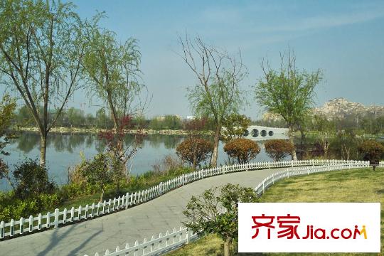 萬(wàn)科橙郡向西約1km玉潭公園