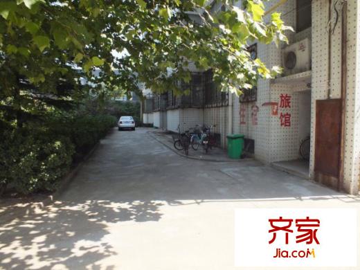 投資公司宿舍外景圖 小區(qū)內(nèi)景