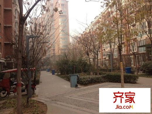綠都城外景圖 