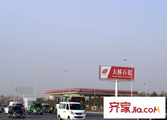 維也納森林配套圖向北300米處加油站