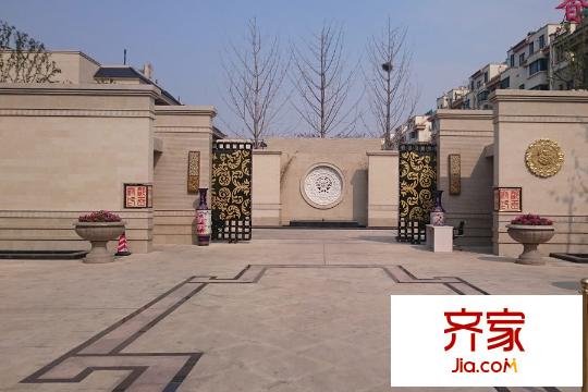邦泰郡王府小區(qū)大門（2015-4-10）
