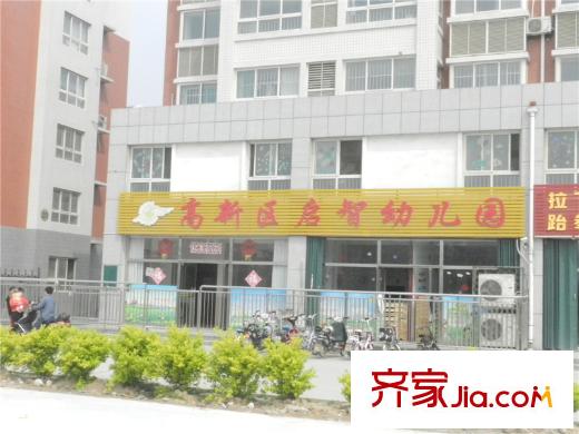 王侯嘉苑大門西側(cè)幼兒園