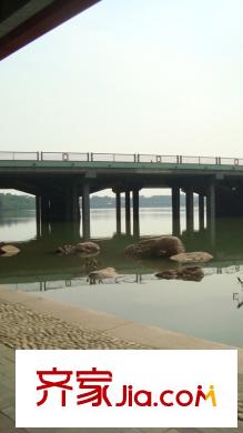 天潤淺水灣項(xiàng)目西側(cè)鳶都湖（20101227）