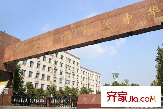 寶鼎花園東南方向1474米新華中學