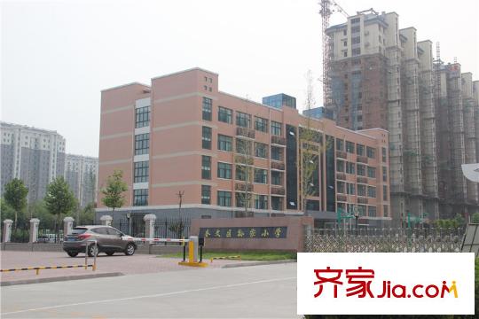 晨晟世紀城向南約700米孫家小學(xué)