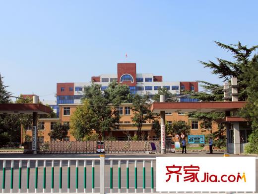 西虞天成向西500米奎文區(qū)政府