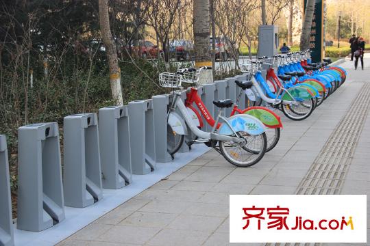 德潤(rùn)左岸綠洲項(xiàng)目小區(qū)南門自行車站點(diǎn)