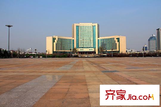 宜嘉家園西南1000米市府廣場(chǎng)