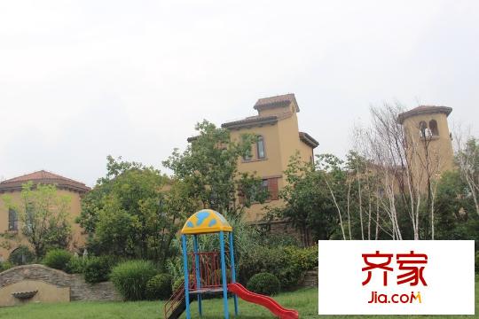 鳳凰太陽(yáng)城二期龐庭小區(qū)內(nèi)部景觀（2015-8-28）