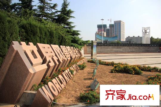恒易寶蓮金融中心向北500米左右風(fēng)箏廣場
