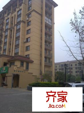 秦峰廣場小區(qū)外景圖 