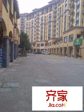 秦峰廣場小區(qū)外景圖 