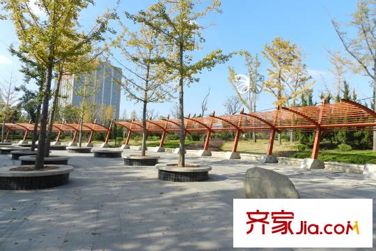 常青藤?lài)?guó)際花園東風(fēng)街巨力公園