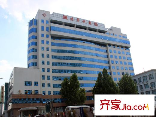 濰坊萬(wàn)達(dá)廣場(chǎng)向西南約500米濰坊市中醫(yī)院