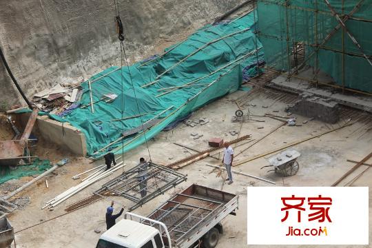 東鼎國(guó)際地下停車(chē)場(chǎng)施工進(jìn)度（2015-8-21）