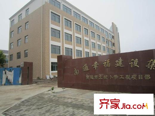 萬(wàn)科金域廣場(chǎng)項(xiàng)目東50米的北城小學(xué)
