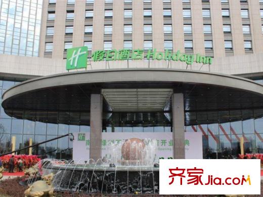 融悅?cè)A庭東側(cè)3公里綠洲國際假日酒店