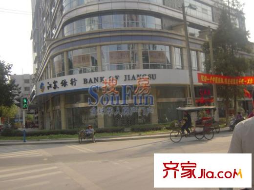 金鼎灣國際項(xiàng)目東側(cè)100米處江蘇銀行