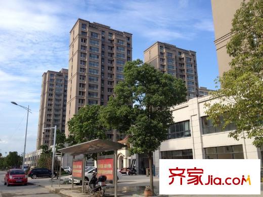 中港城世家項(xiàng)目北側(cè)100米站臺(tái)