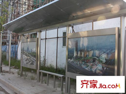 恒盛豪庭配套圖對面建設(shè)中的公交站臺