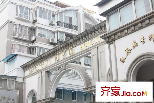 華劇CR10005地塊東北側(cè)100米的虹景園
