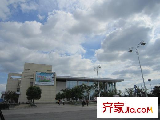 都市華庭對面的如皋大劇院