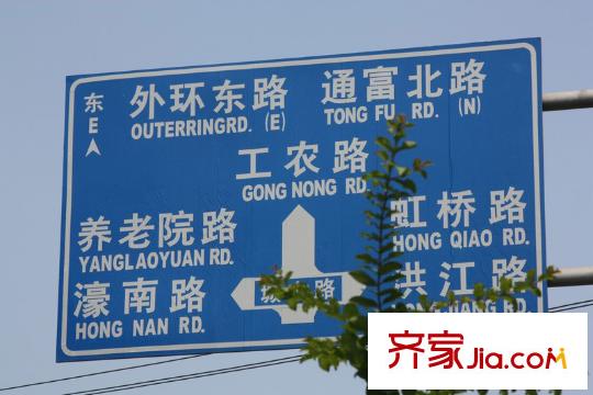 藏瓏項目周邊交通路標