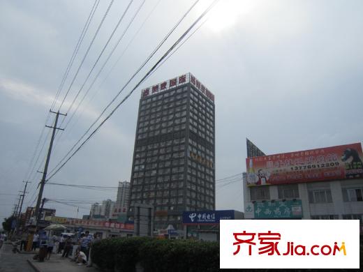 中房匯達(dá)廣場北側(cè)400米處尚美家國際商貿(mào)城
