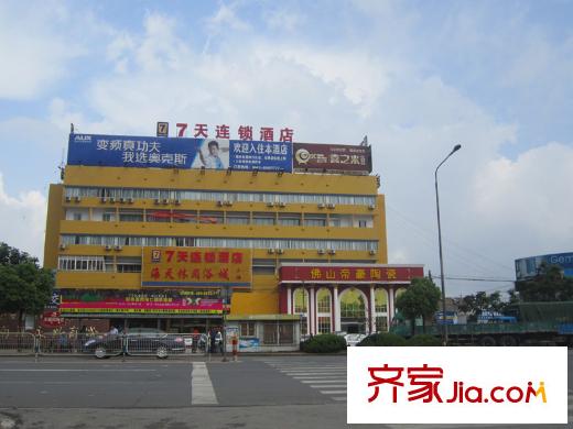 中房匯達(dá)廣場北側(cè)200米七天連鎖酒店