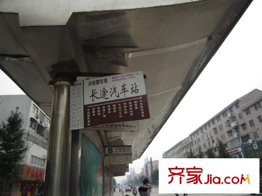 金茂國際東側(cè)200米的公交站臺（20120719）