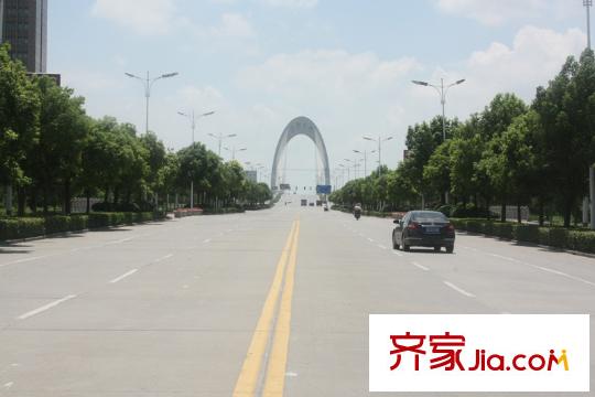 大唐世紀(jì)豪庭南側(cè)500米的世紀(jì)大橋