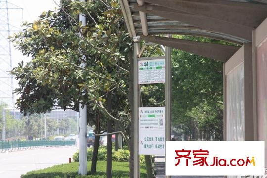尚海城北側公交車站
