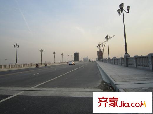 華強城公園1號西側(cè)100m的北城大橋