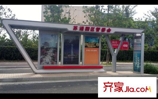 濱江麗都橋語(yǔ)距項(xiàng)目300米的公交站臺(tái)