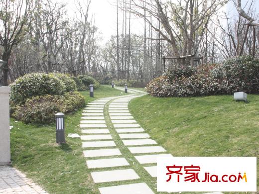 通商華富國際廣場北側(cè)500米能達(dá)中央公園