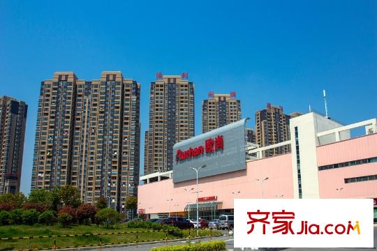 保利香檳國際小區(qū)門口歐尚超市