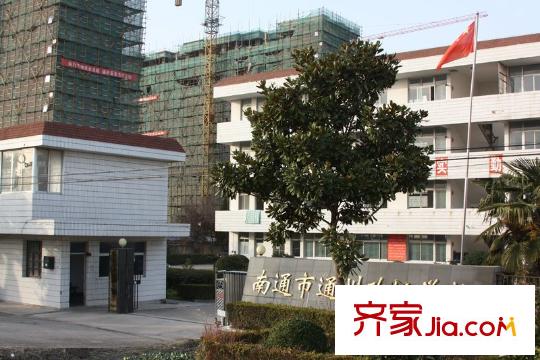 銀河灣東側(cè)50米的通州政協(xié)學(xué)校