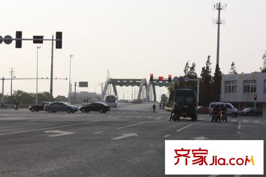 銀河灣東側(cè)100米銀河大橋